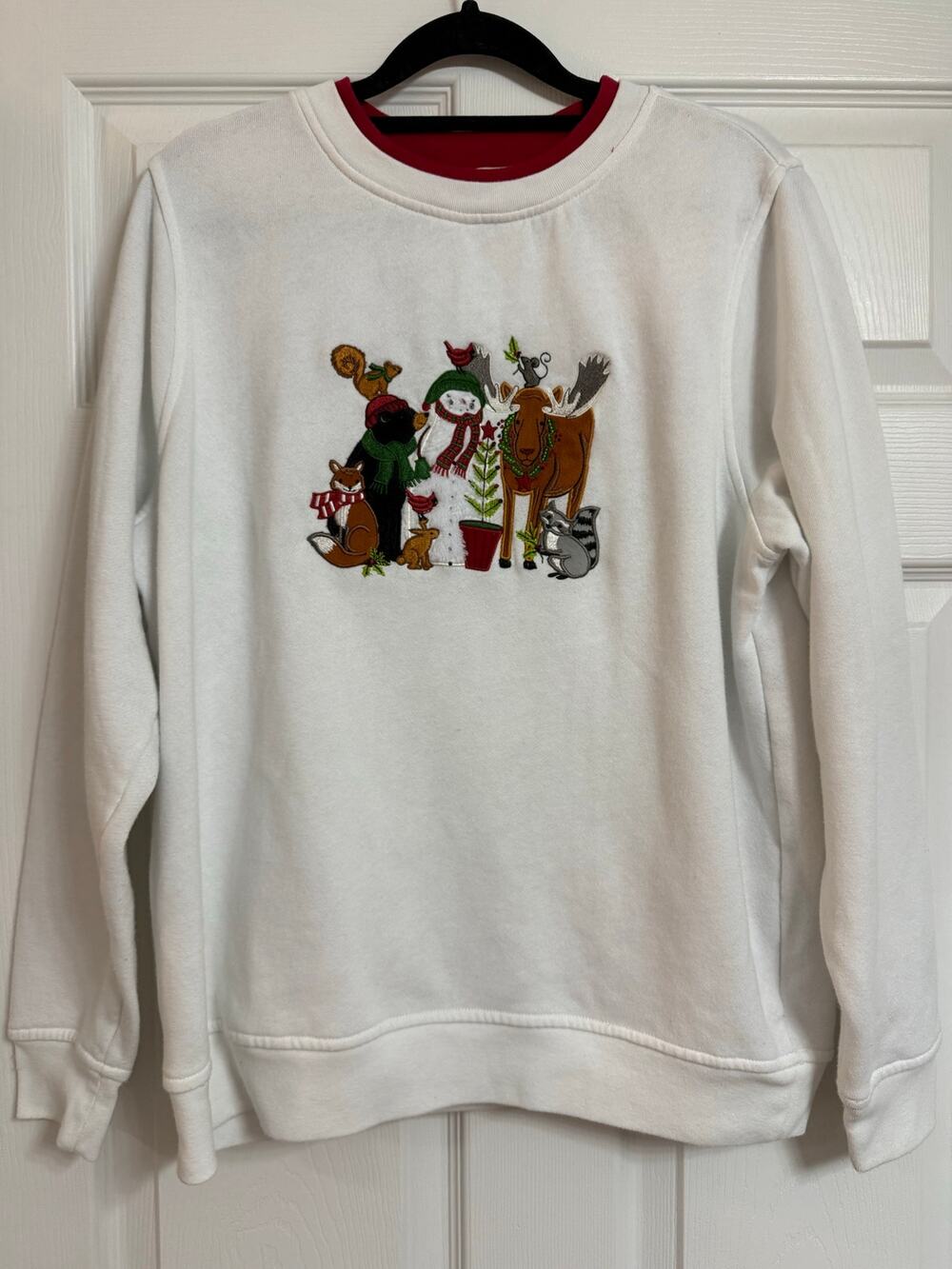 Women’s White Heritage Charm Christmas Winter Holiday Embroidered Sweatshirt